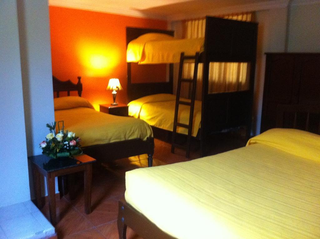 Hotel Margarita 2 Quito Ruang foto