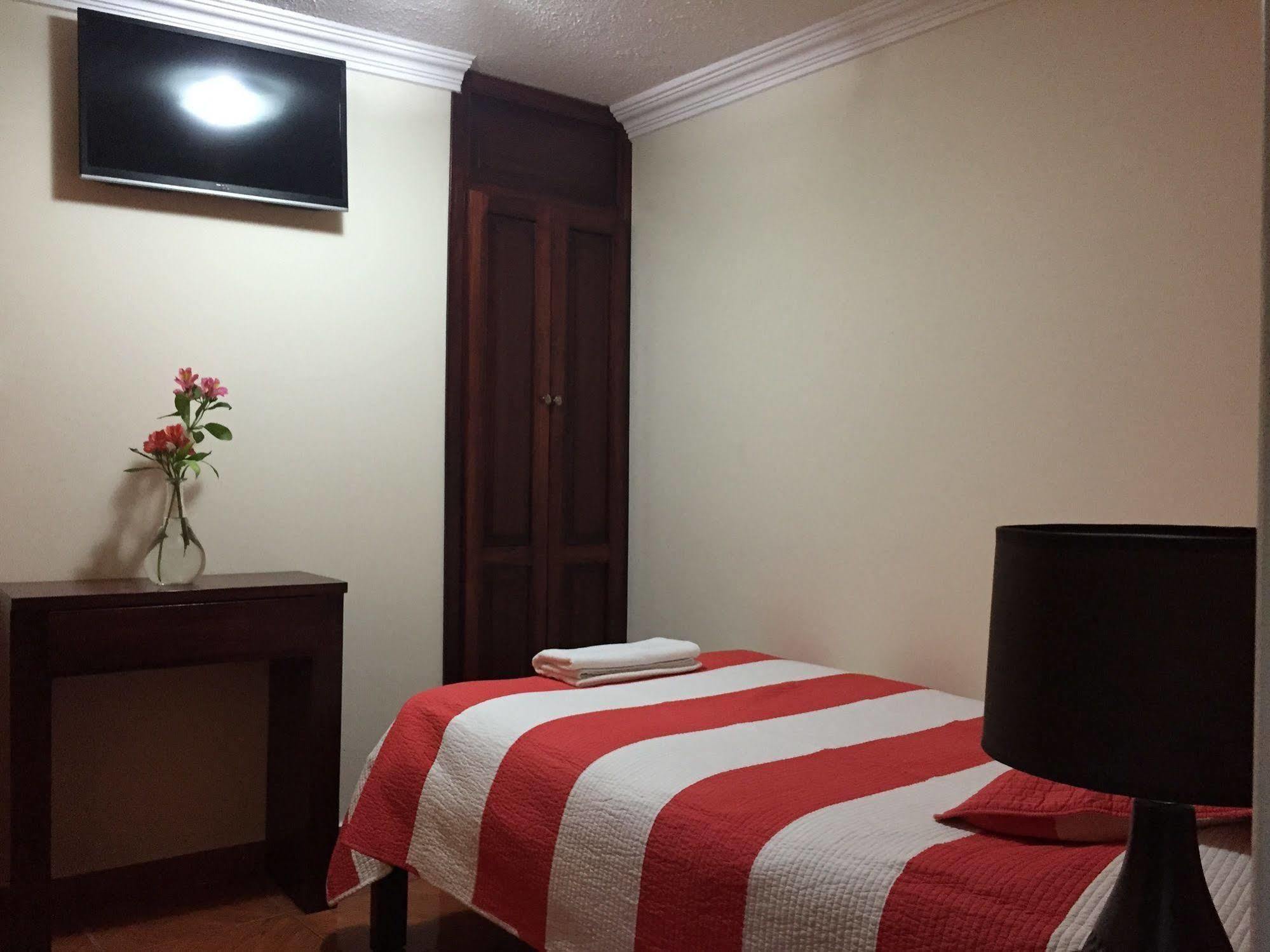 Hotel Margarita 2 Quito Bagian luar foto