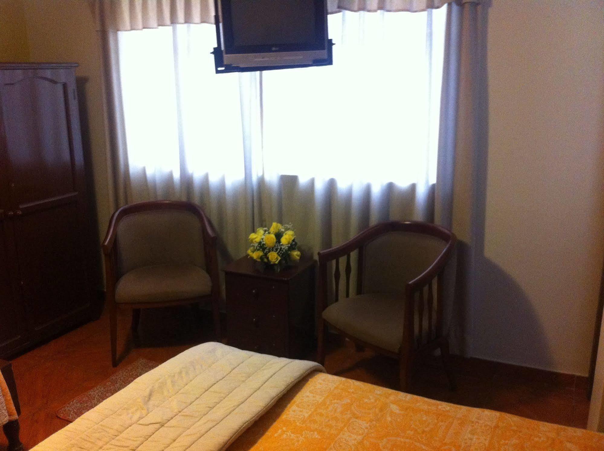 Hotel Margarita 2 Quito Bagian luar foto